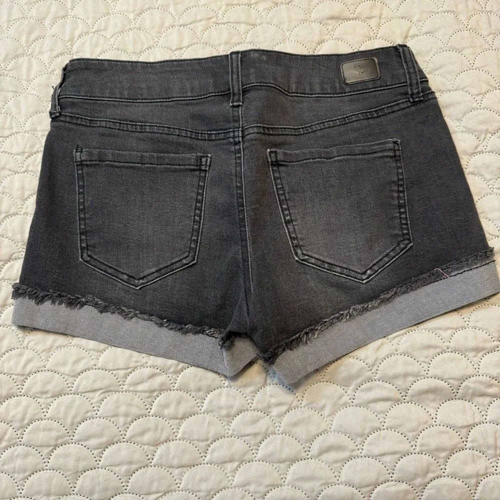 Celebrity Pink Black Faded Jean Shorts w/ Cuff; 3” inseam; size 5/27. Like new! - Picture 4 of 5